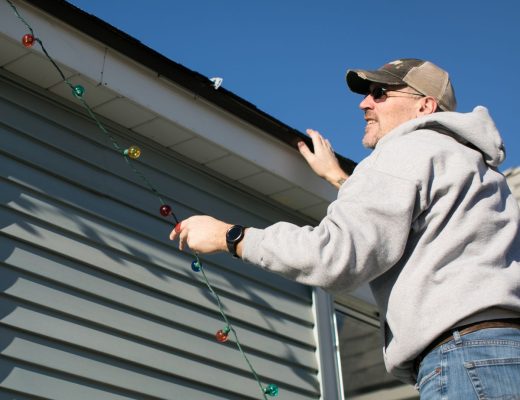Dos and Don’ts of Holiday Decorations on Your Roof